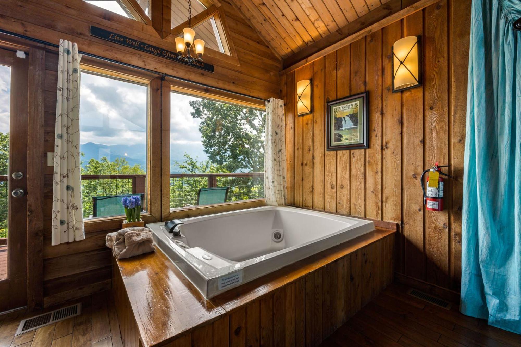 Twinflower Summit - Incredible Views, Pet Friendly! Holiday home *